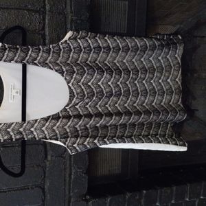 Banana Republic sleeveless black and cream lace tunic size M